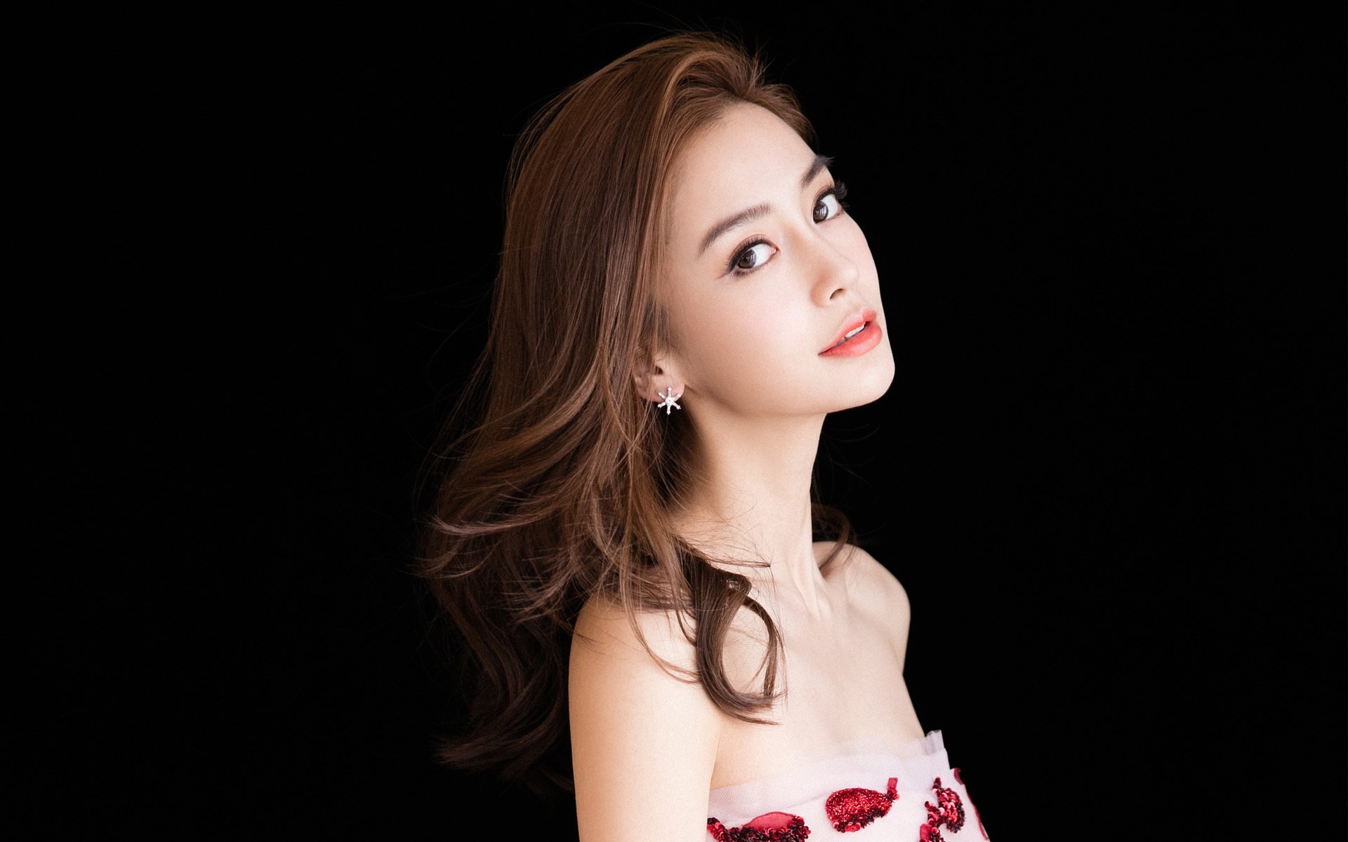 新西兰鏖战塞维利亚，凯恩赛后评分拉满，唯一之战载入史册