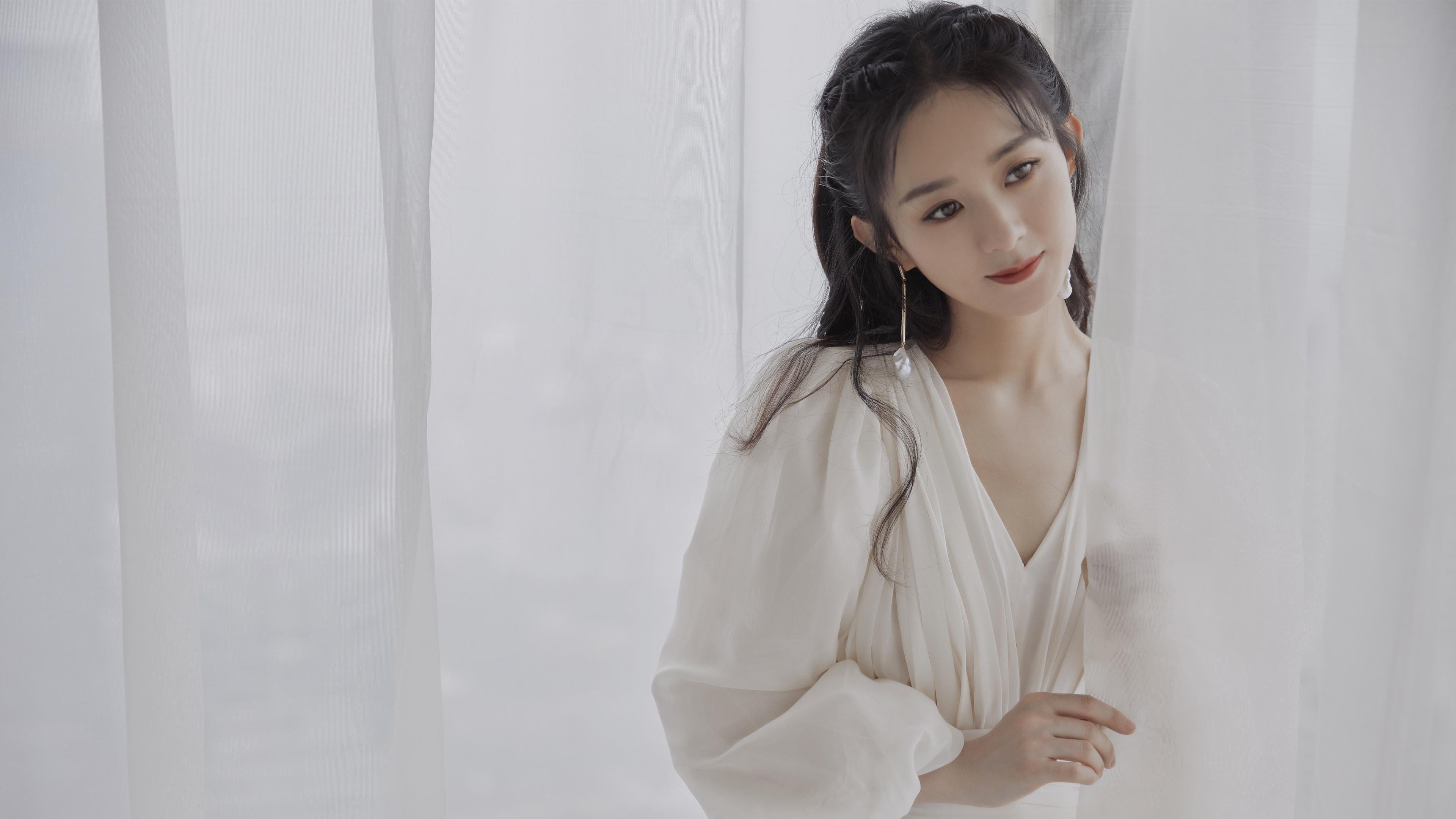 英格拉姆王者之姿统治攻防两端，湖人铁血防守锁定胜局—常规赛焦点战湖人主场封锁76人